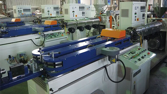 Linia produkcyjna osprzętu elektroinstalacyjnego w zakładzie PTS Poland